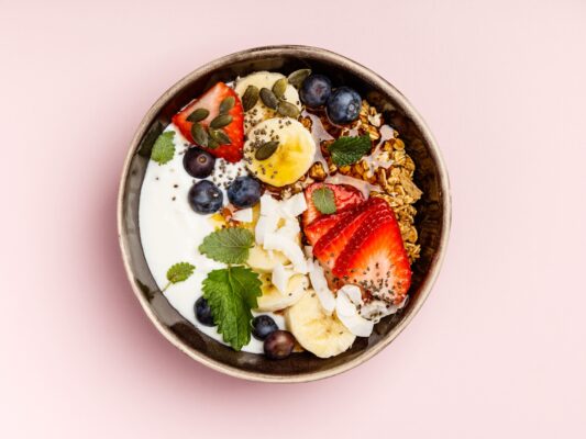 Granola Organic với sữa chua 