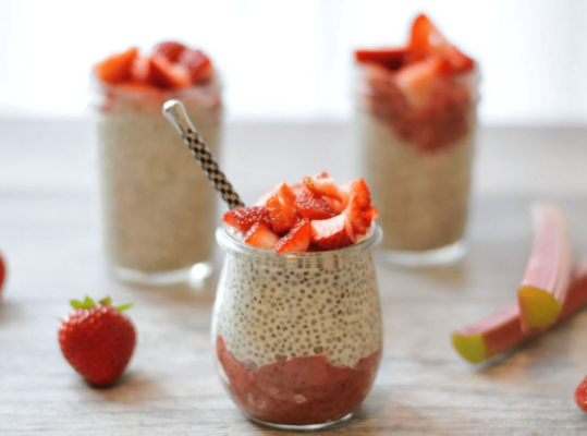 Bánh Pudding Hạt Chia Dâu Tây Tươi Mát