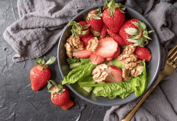 Salad Hạt Óc Chó Và Dâu Tây