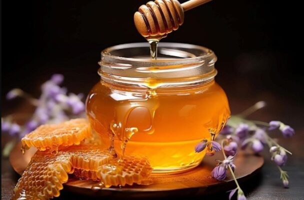 Không dùng mật ong thay thế thuốc chữa bệnh