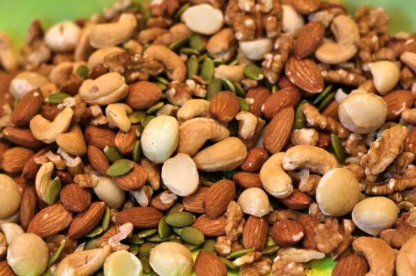 Hạt dinh dưỡng có gây nóng trong người không?