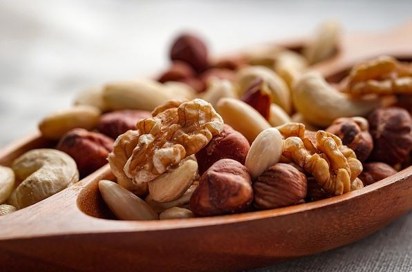 Những loại hạt có thể gây nóng trong người nếu như ăn sai cách