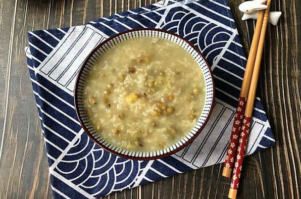 Cháo hạt sen đậu xanh - Bữa sáng nhẹ nhàng và bổ dưỡng