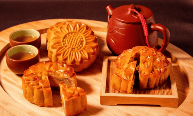 Bánh Trung Thu Cùng Trà
