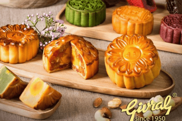 Bánh Trung Thu Givral - Thập Cẩm Gà Quay Vi Cá Yến Sào