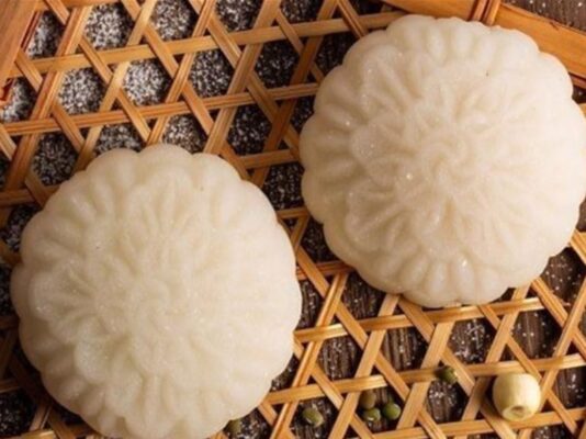 Vỏ bánh dẻo trắng ngà - Mềm mịn, không ngấy